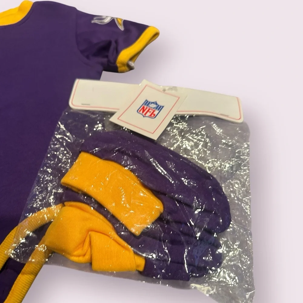 NWT Baby NFL Minnesota Vikings Football Bodysuit With Booties Sz 12 Mon